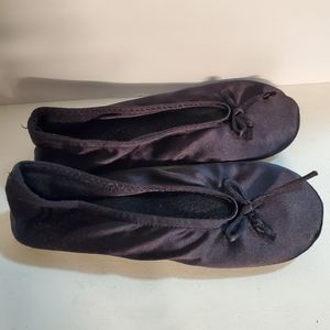Isotoner black ballet flat Washable slippers 9.5-10.5